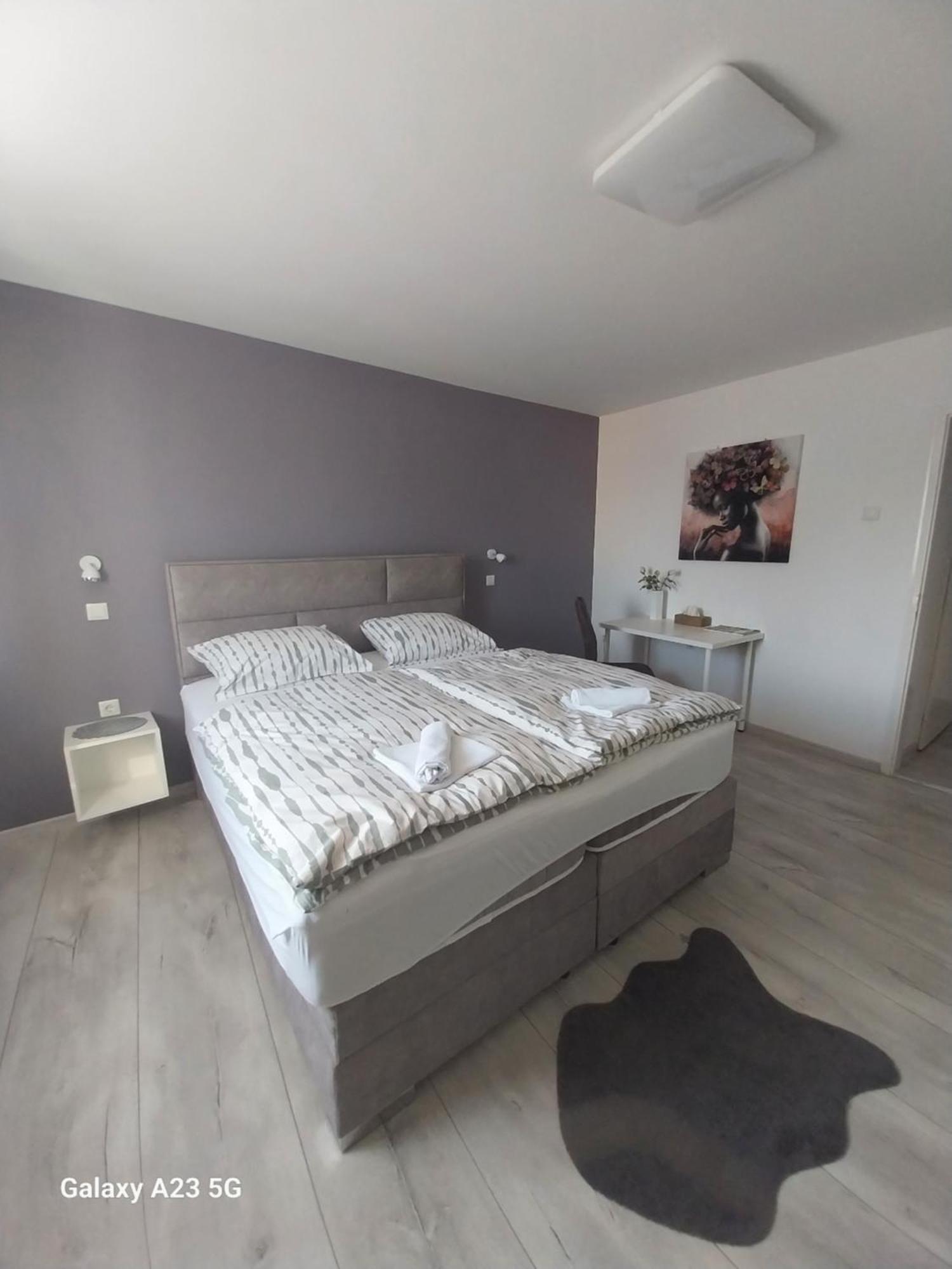 Apartman Bloom Osijek Exteriör bild